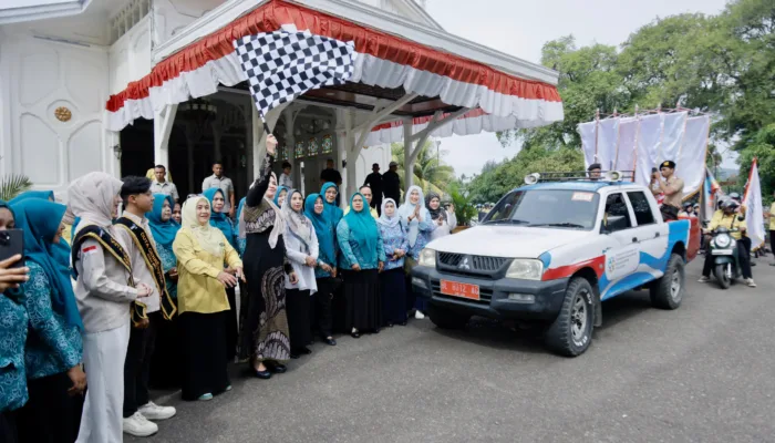 Peringati Harganas, Ketua PKK Aceh Lepas Kirab Bangga Kencana
