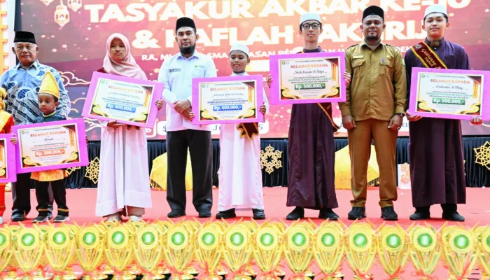 Kadisdik Dayah Aceh Besar Buka Tasyakuran Akbar dan Haflah Takhrij ke-10 YPHC