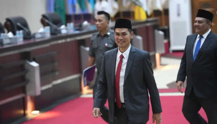 Gubernur Sampaikan Nota Keuangan APBA 2024 dalam Paripurna DPR Aceh