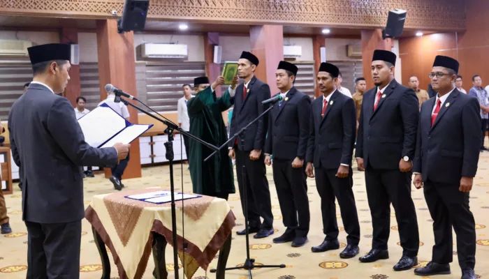 Plt. Sekda Lantik Anggota Komisi Informasi Aceh