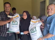 Pemerintah Gampong Rima Keunerum Menyalurkan Bantuan Pangan Beras Kepada 63 Kepala Keluarga Miskin