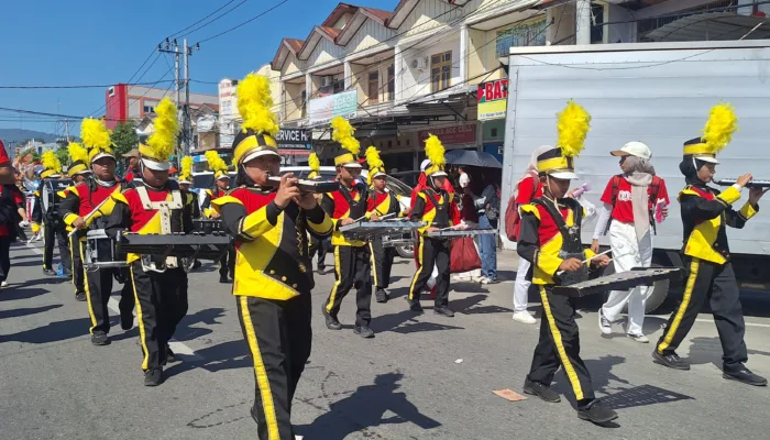 SD Negeri 67 Percontohan Meriahkan Karnaval HUT RI ke-80 dengan Pakaian Adat Nusantara