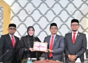 Wali Kota Serahkan Dokumen RKUA-PPAS APBK Perubahan 2025 ke DPRK Banda Aceh