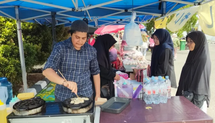 Hadir Dalam Bazar HUT TVRI Ke 63 Chanthai Takoyaki Diserbu Pembeli.