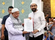 Mualem Kukuhkan Abu Paya Pasi Sebagai Imam Besar Masjid Raya Baiturrahman