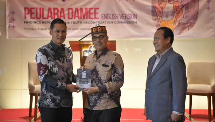 Plt Sekda Aceh Buka Peluncuran Versi Bahasa Inggris Buku Peularaa Damee