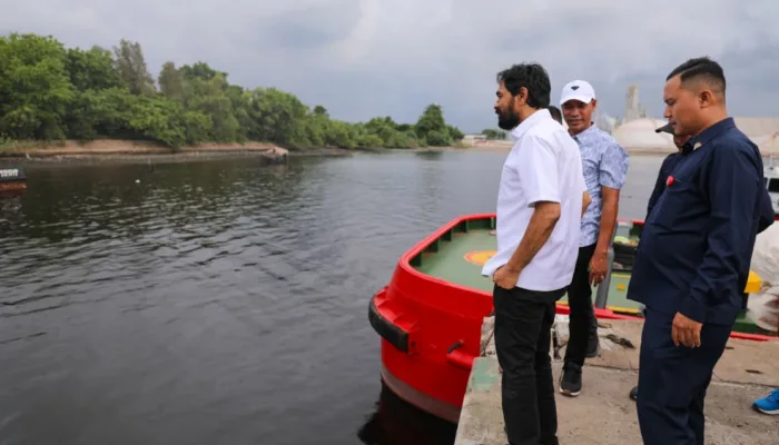 Mualem Tinjau Pelabuhan Krueng Geukueh