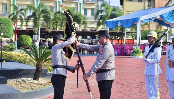 Brigjen Marzuki Ali Basyah dan Irjen Achmad Kartiko Serah Terima Pataka Machdum Sakti