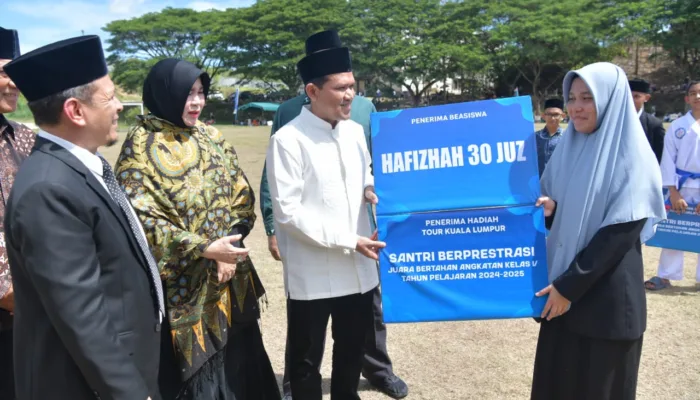 Wagub Aceh Inspektur Apel Tahunan Pesantren Tgk. Chiek Oemar Diyan