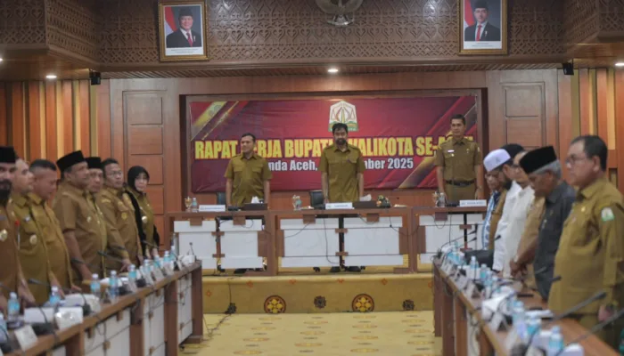 Mualem Pimpin Rapat Kerja Bupati dan Wali Kota se-Aceh 2025