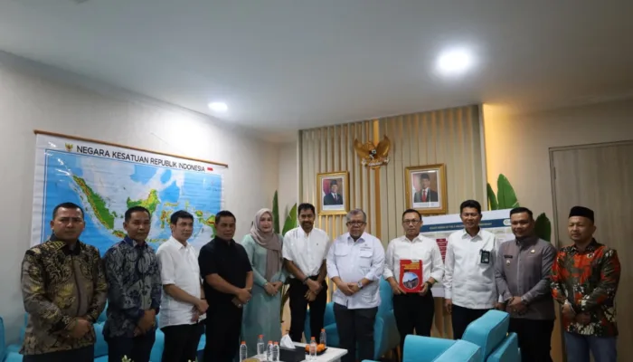 Mualem Temui Wamen Perkim Usulkan Inpres Rumah Mantan Kombatan GAM