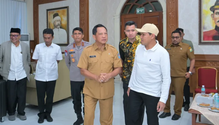 Wagub Aceh Sambut Kedatangan Mendagri Tito Karnavian di Bandara SIM