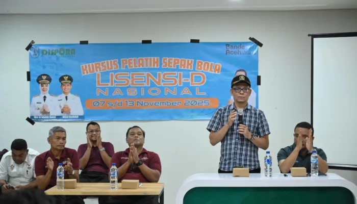 Dr. Musriadi Tutup Pelatihan Kursus Pelatih Sepak Bola Lisensi D Nasional