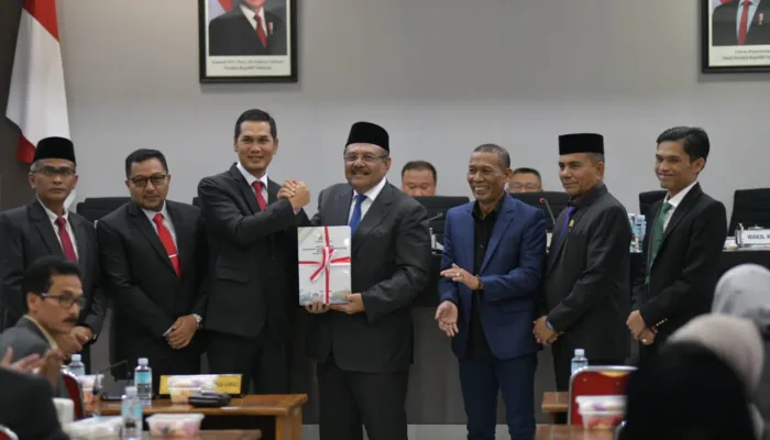 Sekda Aceh Sampaikan Nota Keuangan APBA 2026 di Paripurna DPRA