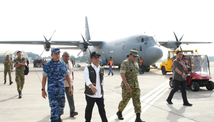 Menko PMK Lepas Bantuan Penanganan Bencana Akibat Siklon Tropis Senyar ke Aceh, Sumut, dan Sumbar