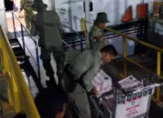 Satpol PP dan WH Aceh Kebutan Distribusi Logistik via Jalur Laut untuk Wilayah Terdampak Banjir