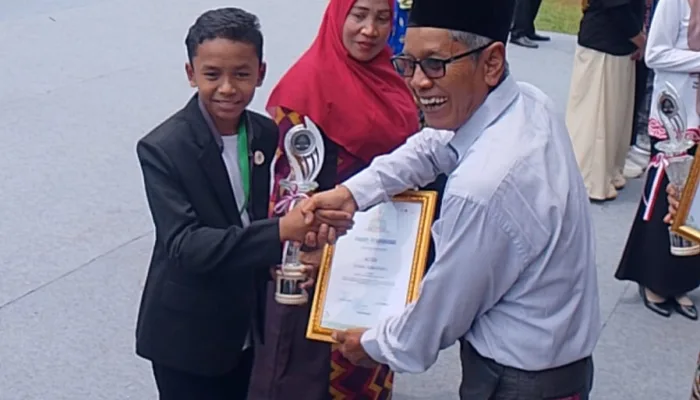 Ahmad Waly Alkhalidy Raih Peringkat 4 Harapan I pada Festival Bintang Vokalis Qasidah Tingkat Nasional