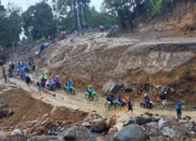 Bank Aceh Pastikan Operasional Layanan Nasabah, Komunitas TRABAS Tembus Longsor ke Bener Meriah