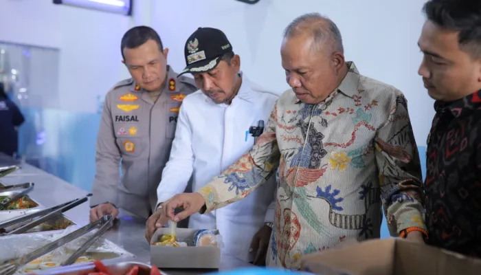 Dapur MBG Meureudu Desa Brawang Resmi Beroperasi, Bupati Pidie Jaya Apresiasi Kareg Mustafa Kamal