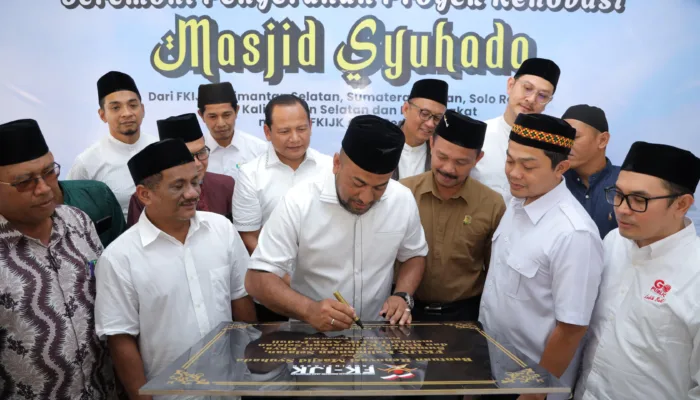 FKIJK Aceh Perkuat Kepedulian Sosial Melalui Renovasi Masjid Syuhada Kuala Simpang
