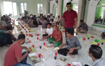 Buka Puasa Bersama Perumahan Permata Puni Pererat Kebersamaan Warga
