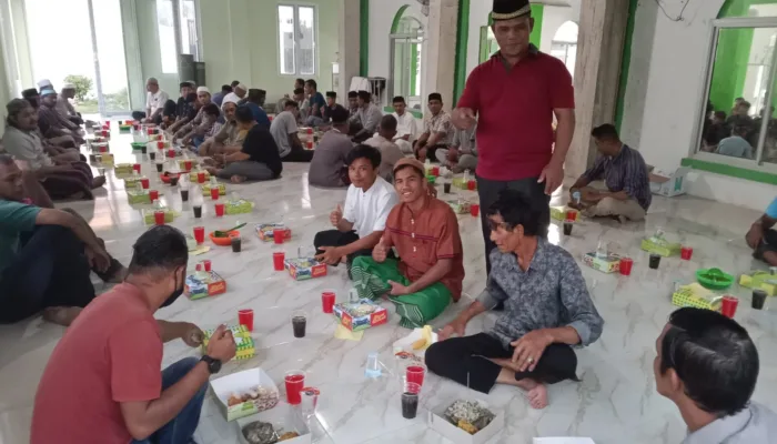 Buka Puasa Bersama Perumahan Permata Puni Pererat Kebersamaan Warga