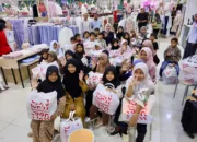 Kak Ana Ajak Anak yatim Berbelanja Baju Lebaran di Plaza Aceh