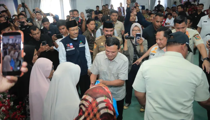 Wagub Aceh Bersama Mendagri dan Mensos Serahkan Bantuan untuk Korban Bencana Aceh Timur ‎