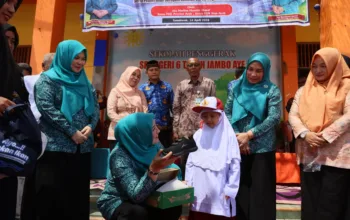 Istri Gubernur Aceh Tunaikan Janji, Bagikan Seragam untuk Siswa Terdampak Bencana di Aceh Utara