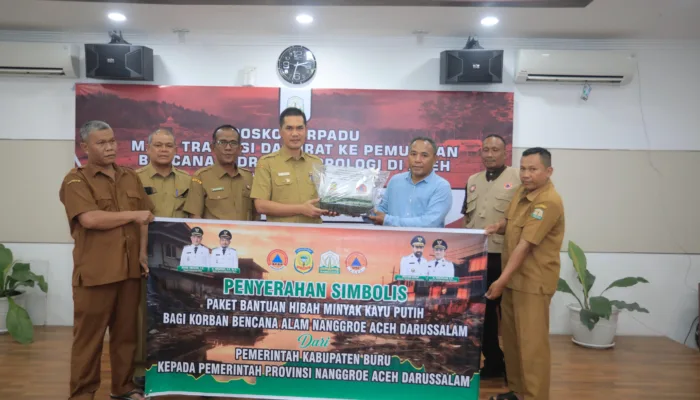 Sekda Aceh, M. Nasir Terima Bantuan 2.000 Botol Minyak Kayu Putih dari Pemkab Pulau Buru untuk Korban Bencana di Aceh