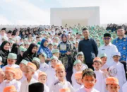 Santri Hafiz Cendekia Foto Bersama Wali Kota Banda Aceh di Taman Bustanul Salatin