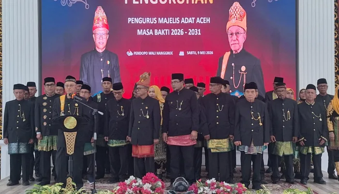 Wali Nanggroe Kukuhkan Prof. Yusri Yusuf sebagai Ketua MAA Aceh 2026–2031
