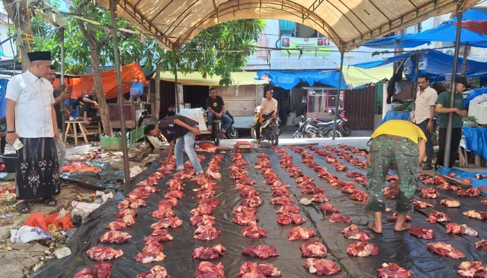 Penyembelihan Hewan Kurban di Gampong Kampung Baru Pererat Kebersamaan Warga