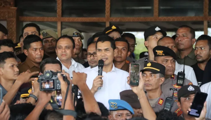 Sekda Aceh Temui Pendemo, Tegaskan Pergub JKA Tidak mengurangi Hak Warga Kurang Mampu untuk Berobat ‎