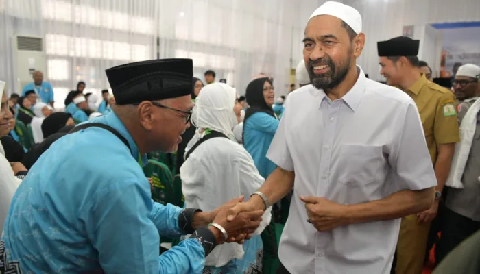 Mualem Lepas Kloter Perdana Calon Jamaah Haji Aceh
