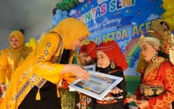 Mukarramah Hadiri kegiatan Pentas Seni dan Pelepasan Siswa TK B Yayasan TK Pertiwi Setda Aceh