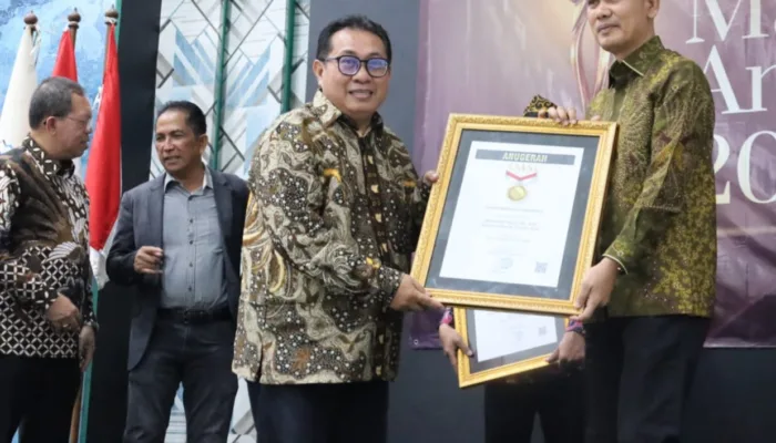 Sekda Nasir Raih Anugerah SMSI Sebagai Tokoh Inspiratif Nasional 2026