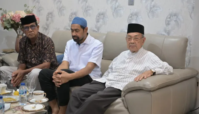 Gubernur Aceh Takziah ke Rumah Duka Mantan Gubernur Aceh dr. Zaini Abdullah