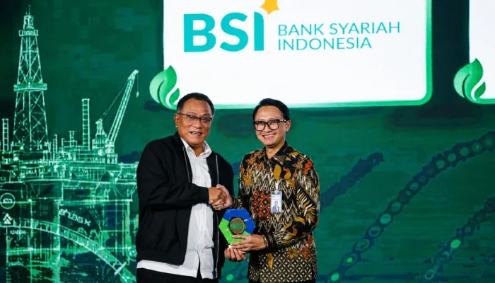 Perkuat Pemberdayaan Masyarakat melalui Green Zakat, BSI Raih Anugerah Utama ESG