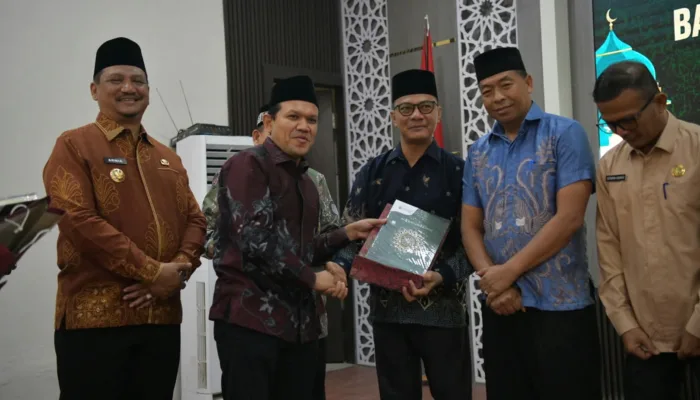 Wagub Aceh Salurkan 50.000 Al-Qur’an Bantuan Kerajaan Arab Saudi untuk Masjid dan Dayah