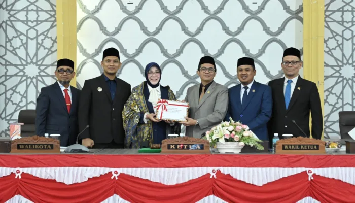 Wali Kota Serahkan Dokumen RKUA PPAS Perubahan ke DPRK Banda Aceh, DPRK Siap Lakukan Pembahasan