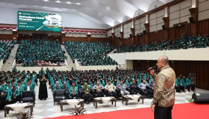 Dirut Bank Aceh Syariah Berbagi Literasi Keuangan Dihadapan Ribuan Mahasiswa Baru USK