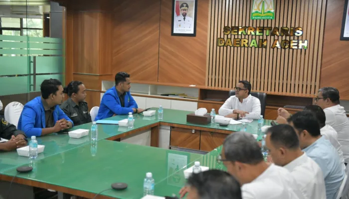 Terima Audiensi Senat Mahasiswa UIN Ar-Raniry, Plt Sekda Aceh Paparkan Progress Penanganan Pasca Bencana ‎