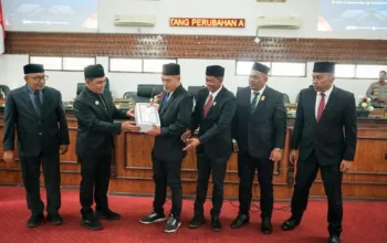 Syech Muharram Serahkan Nota Keuangan Rancangan Perubahan APBK Aceh Besar 2026