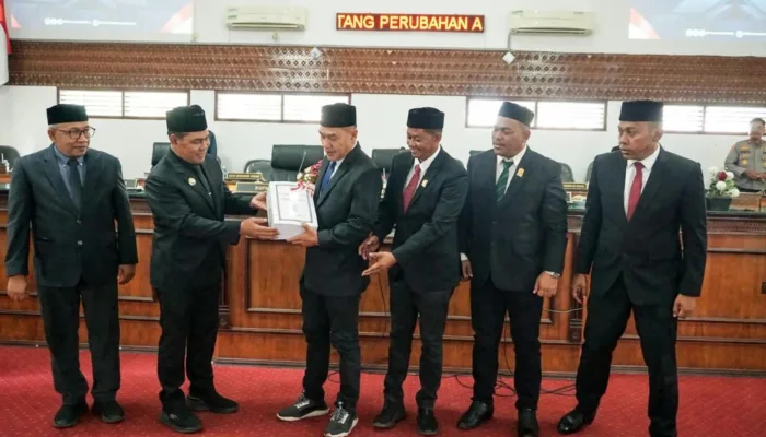 Syech Muharram Serahkan Nota Keuangan Rancangan Perubahan APBK Aceh Besar 2026